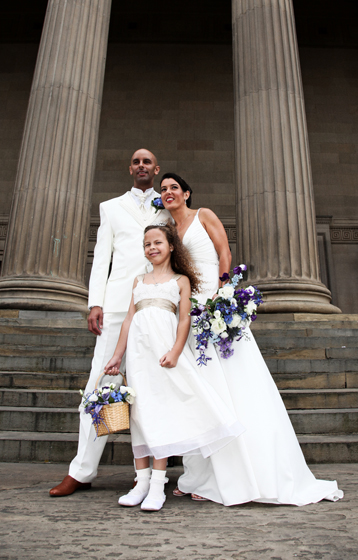 st georges hall liverpool wedding photos The imposing pillars outside the 